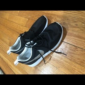 Black and white Nike Sneakers